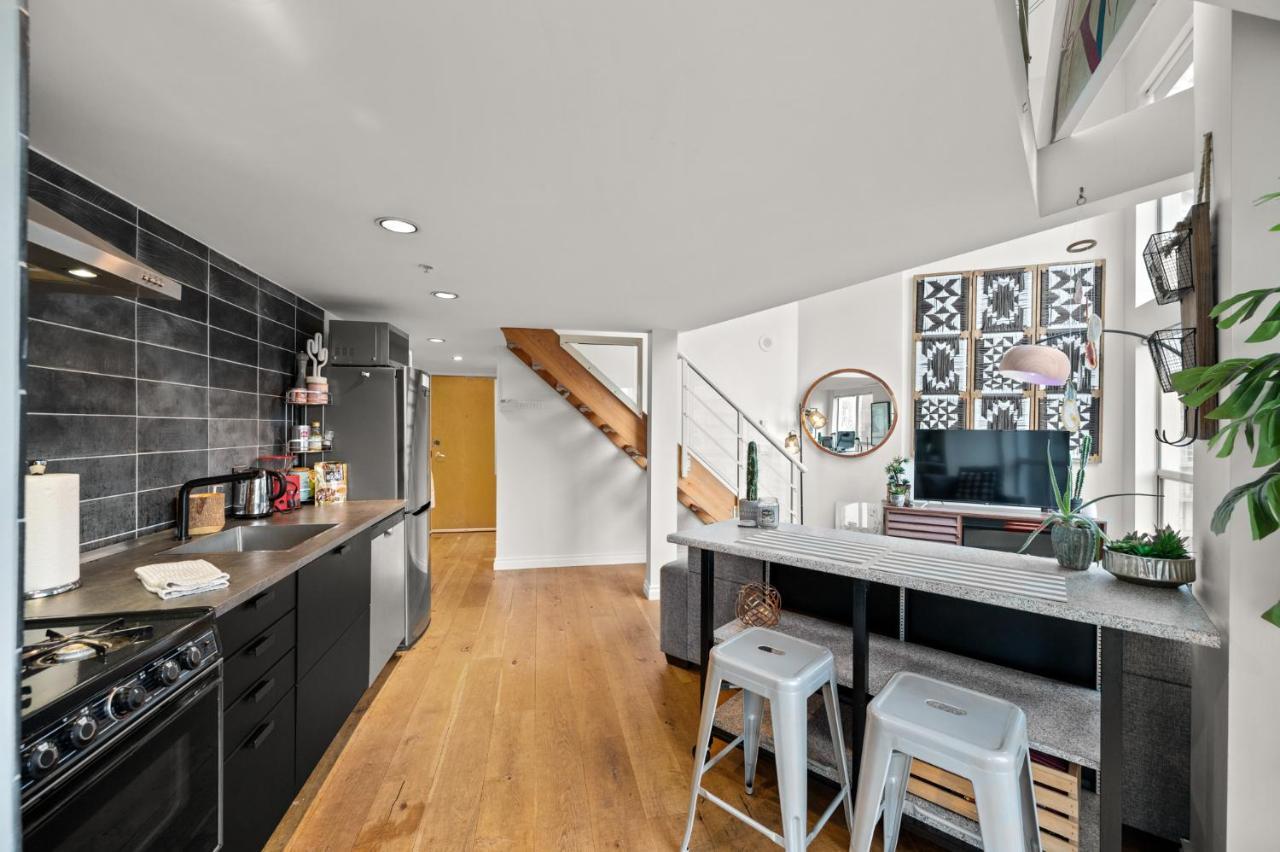 Rare Find Loft With Full Kitchen At Heart Of Downtown Apartment Ванкувър Екстериор снимка
