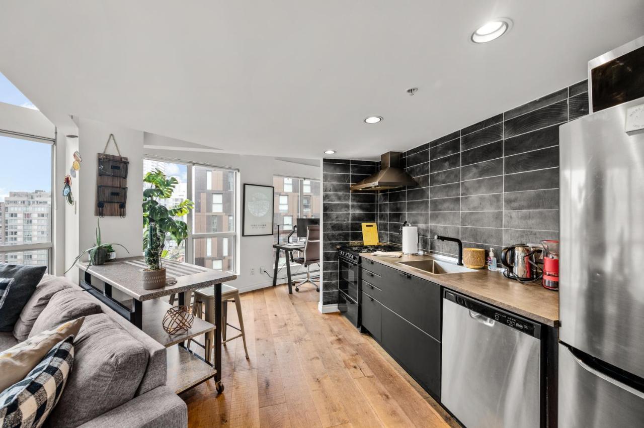 Rare Find Loft With Full Kitchen At Heart Of Downtown Apartment Ванкувър Екстериор снимка